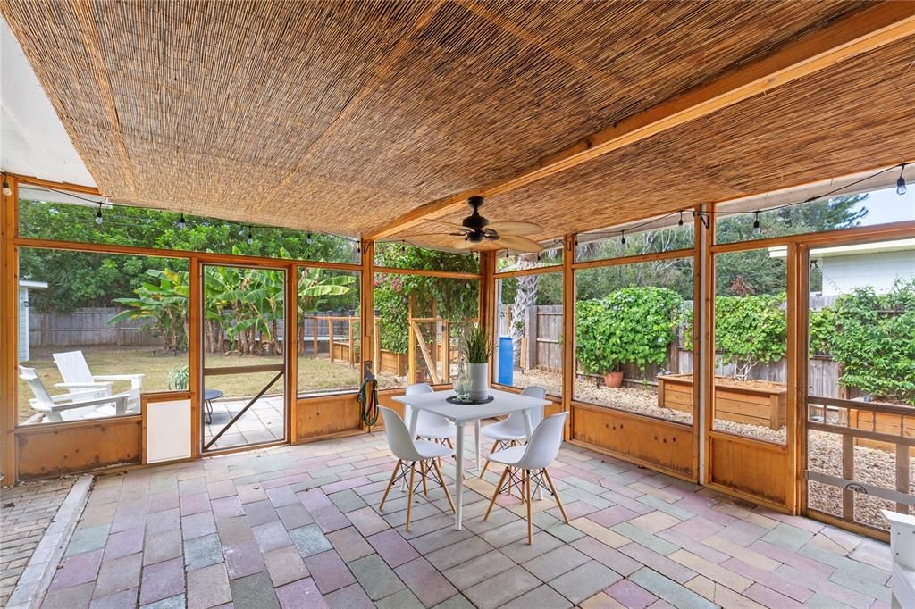 合同活跃: $339,900 (2 贝兹, 1 浴室, 782 平方英尺)