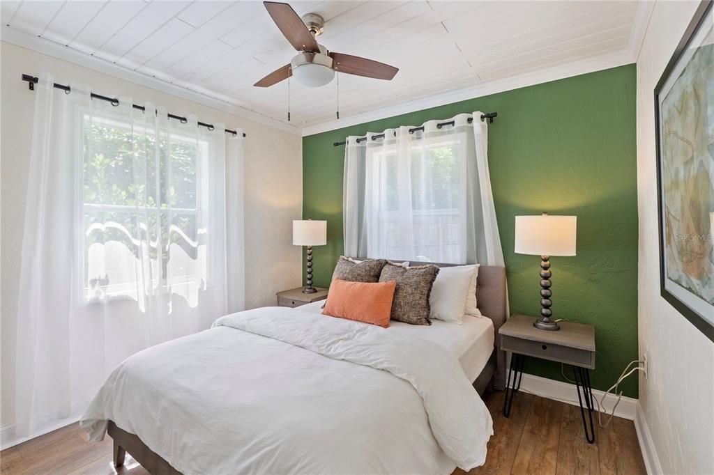 合同活跃: $339,900 (2 贝兹, 1 浴室, 782 平方英尺)