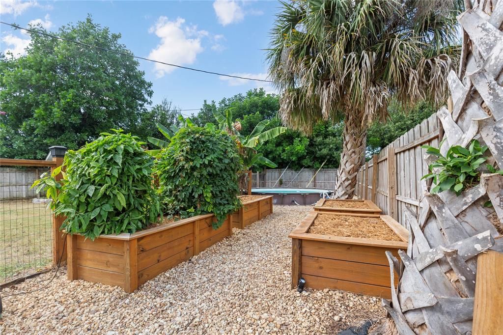 合同活跃: $339,900 (2 贝兹, 1 浴室, 782 平方英尺)