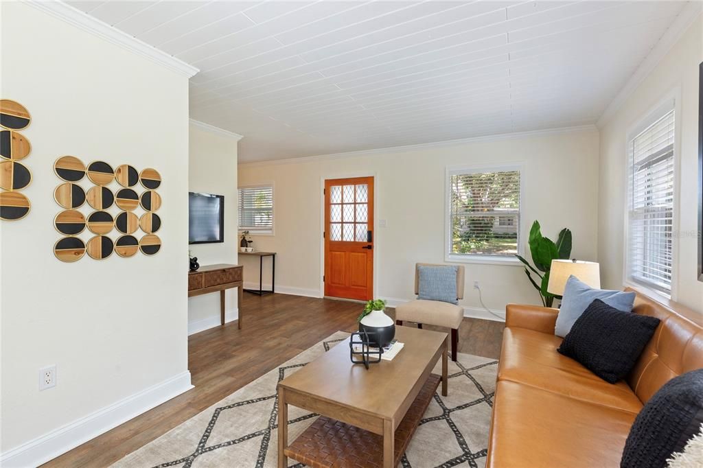 合同活跃: $339,900 (2 贝兹, 1 浴室, 782 平方英尺)