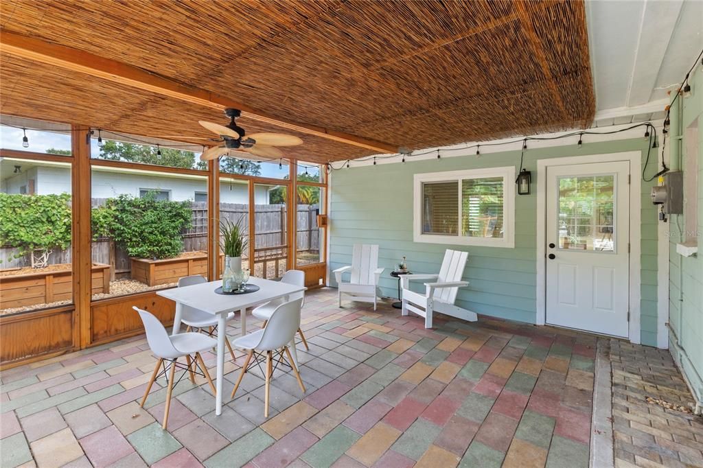 合同活跃: $339,900 (2 贝兹, 1 浴室, 782 平方英尺)