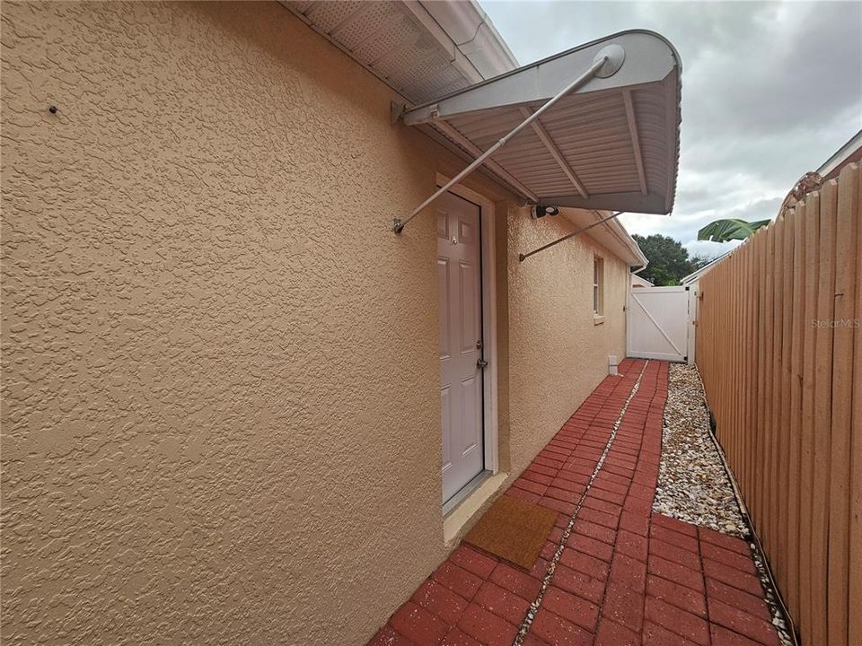 For Rent: $1,000 (1 beds, 1 baths, 200 Square Feet)