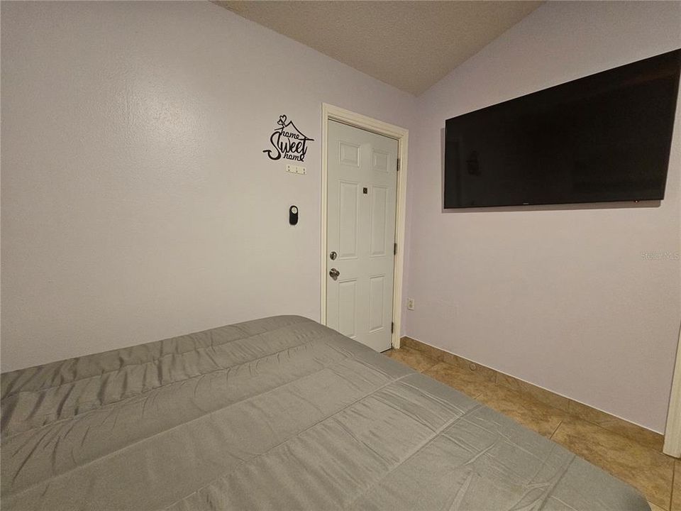 For Rent: $1,000 (1 beds, 1 baths, 200 Square Feet)