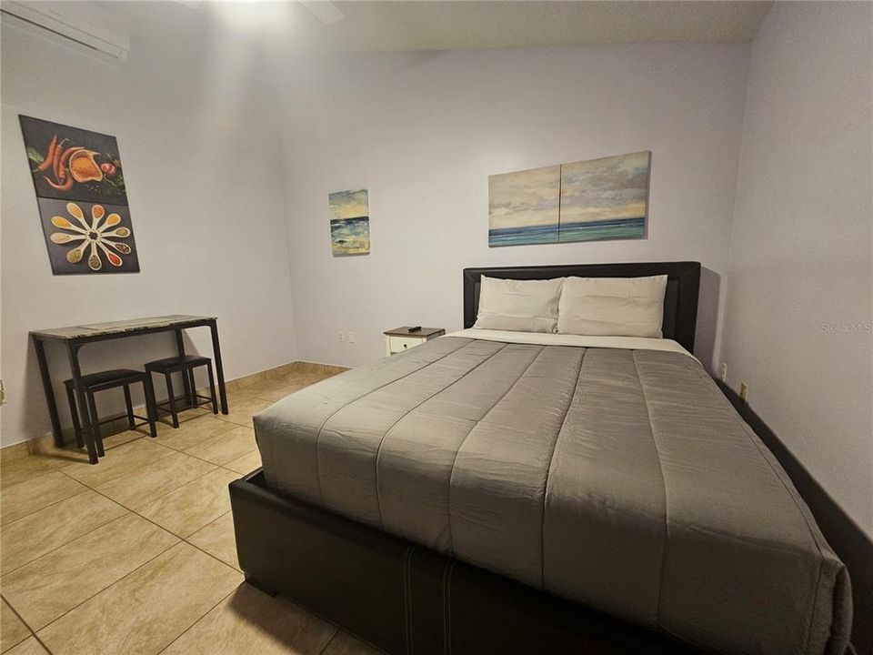 For Rent: $1,000 (1 beds, 1 baths, 200 Square Feet)