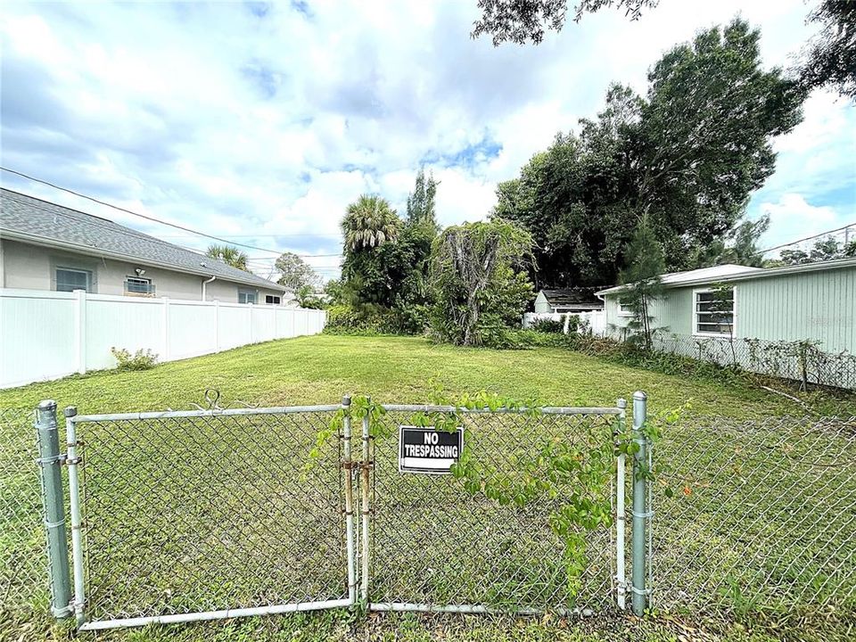 合同活跃: $139,000 (0.13 acres)