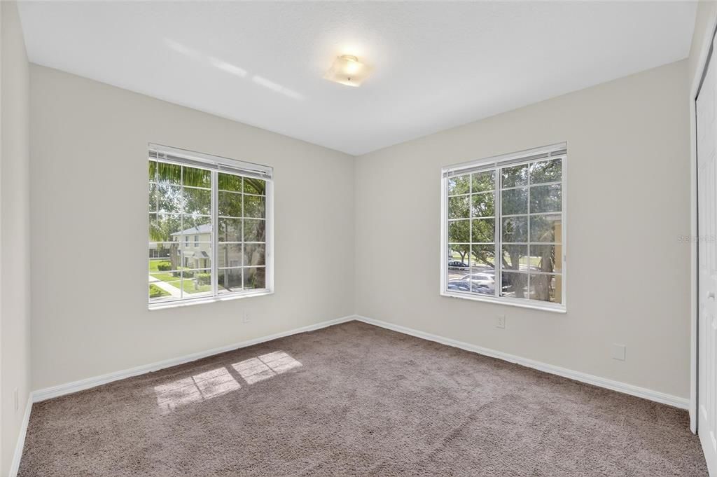 合同活跃: $1,800 (3 贝兹, 2 浴室, 1408 平方英尺)