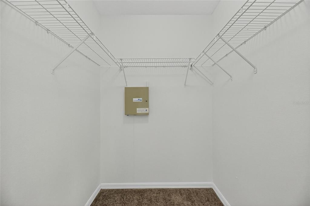 合同活跃: $1,800 (3 贝兹, 2 浴室, 1408 平方英尺)