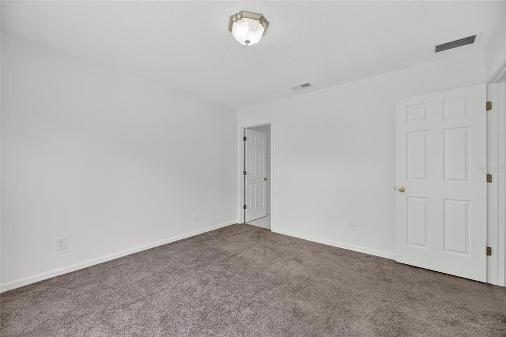 合同活跃: $1,800 (3 贝兹, 2 浴室, 1408 平方英尺)