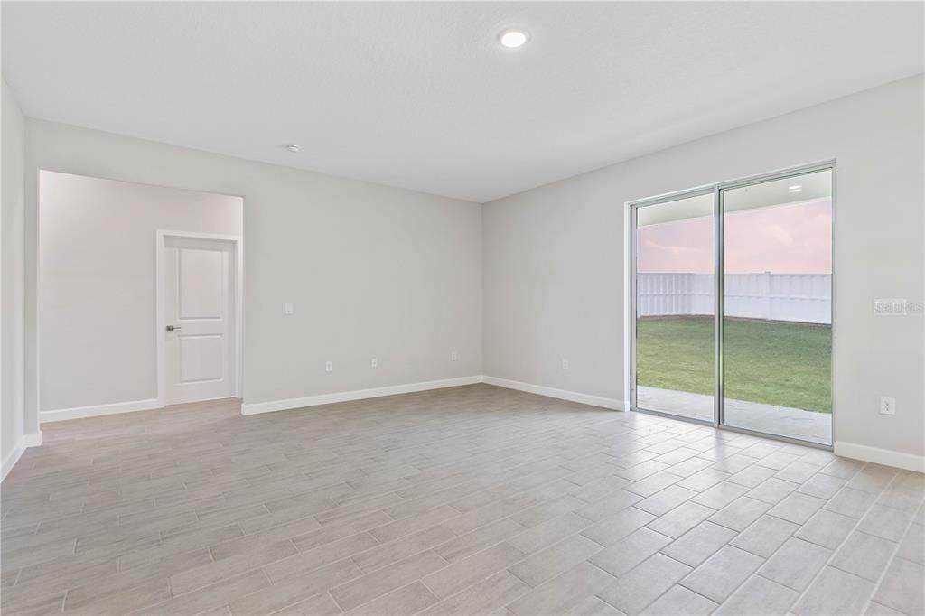 Active With Contract: $342,900 (3 beds, 2 baths, 1779 Square Feet)