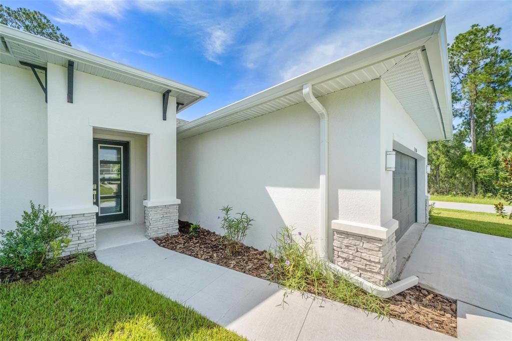 Active With Contract: $342,900 (3 beds, 2 baths, 1779 Square Feet)