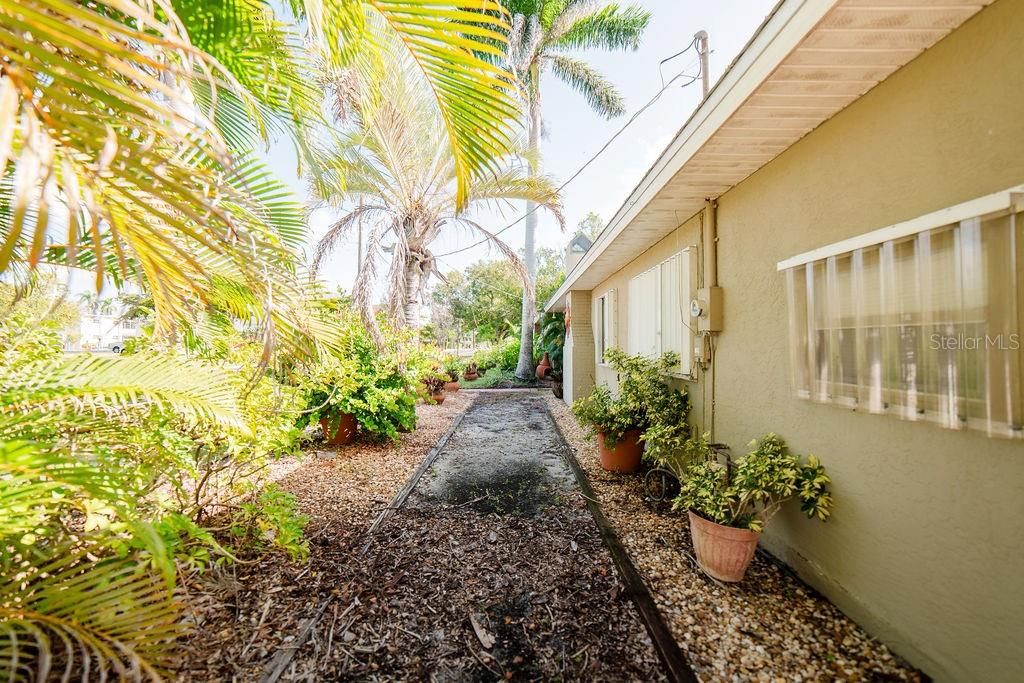 Под контрактом: $250,000 (2 спален, 2 ванн, 1250 Квадратных фут)