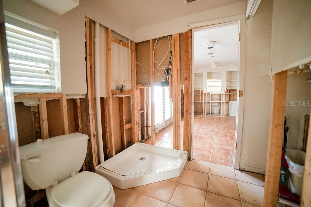 Под контрактом: $250,000 (2 спален, 2 ванн, 1250 Квадратных фут)