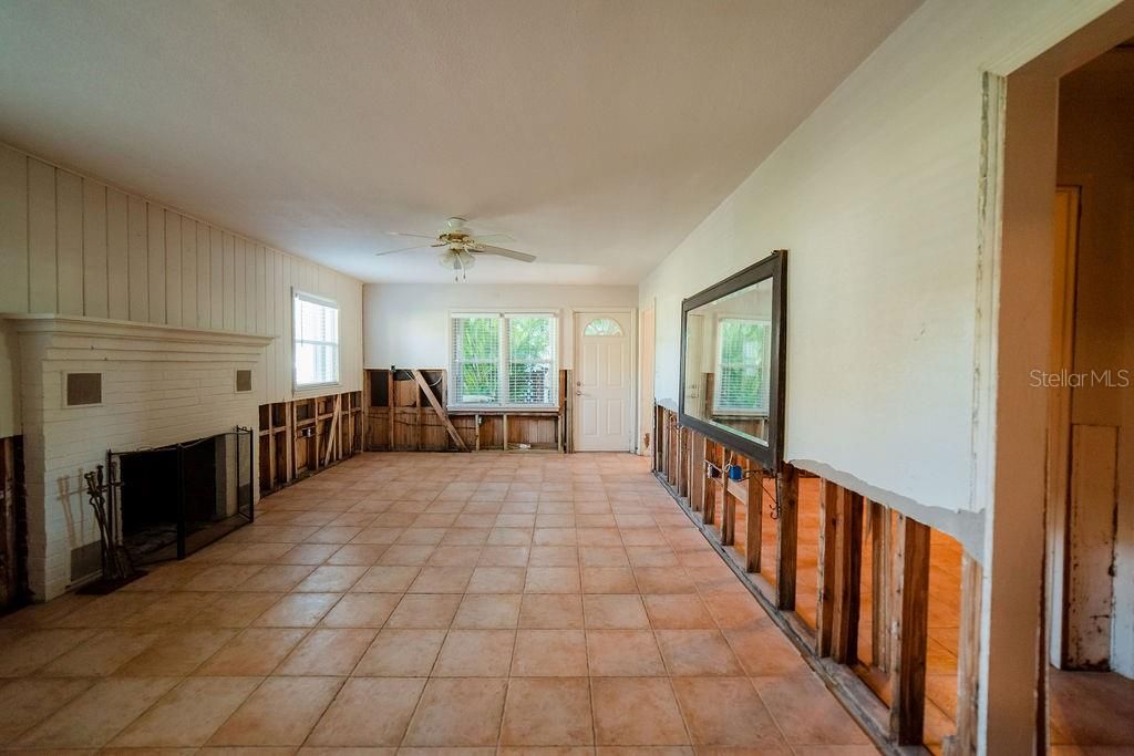 Под контрактом: $250,000 (2 спален, 2 ванн, 1250 Квадратных фут)