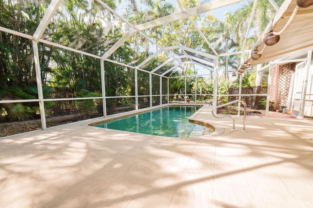 Под контрактом: $250,000 (2 спален, 2 ванн, 1250 Квадратных фут)