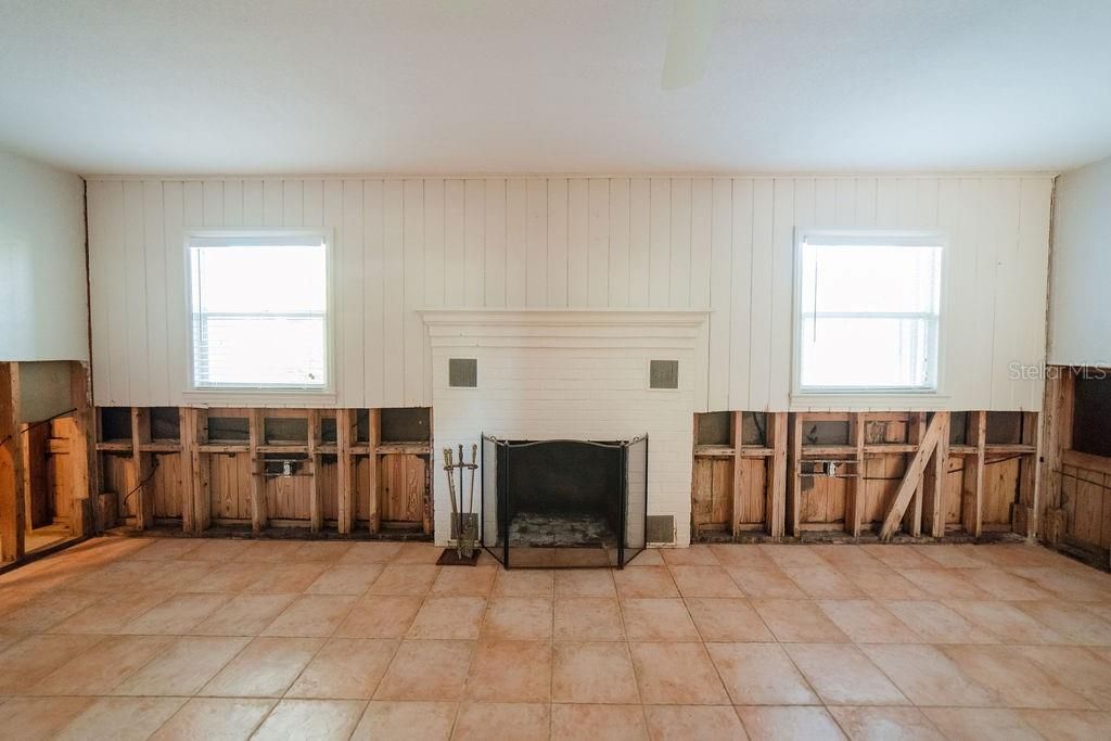 Под контрактом: $250,000 (2 спален, 2 ванн, 1250 Квадратных фут)