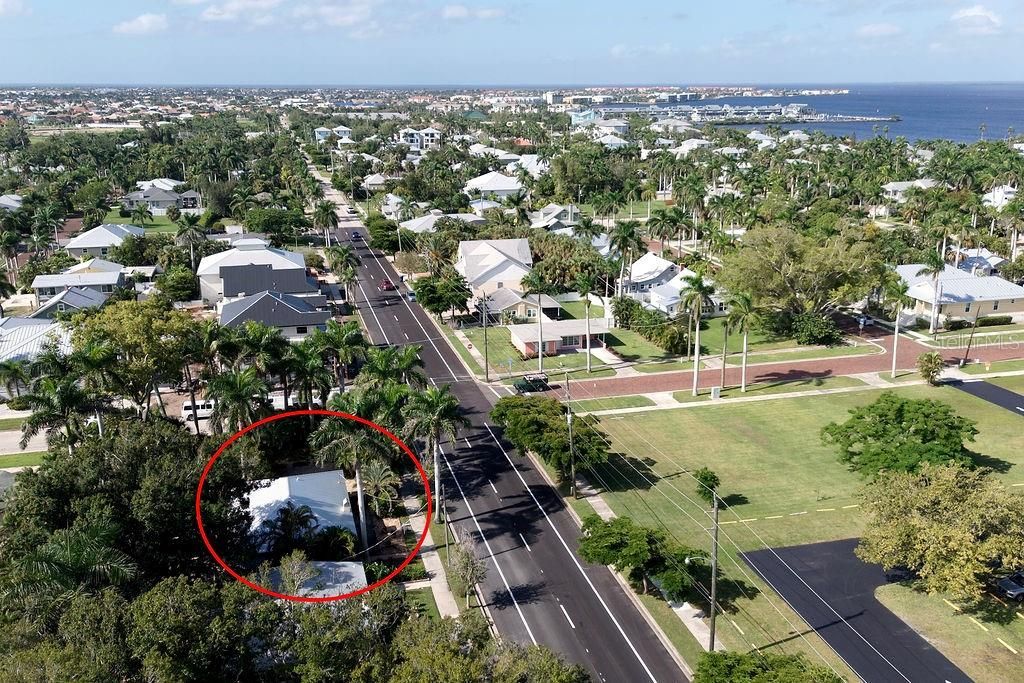 Под контрактом: $250,000 (2 спален, 2 ванн, 1250 Квадратных фут)