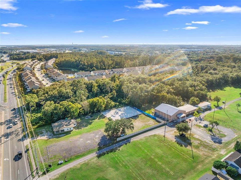 待售: $8,100,000 (9.02 acres)