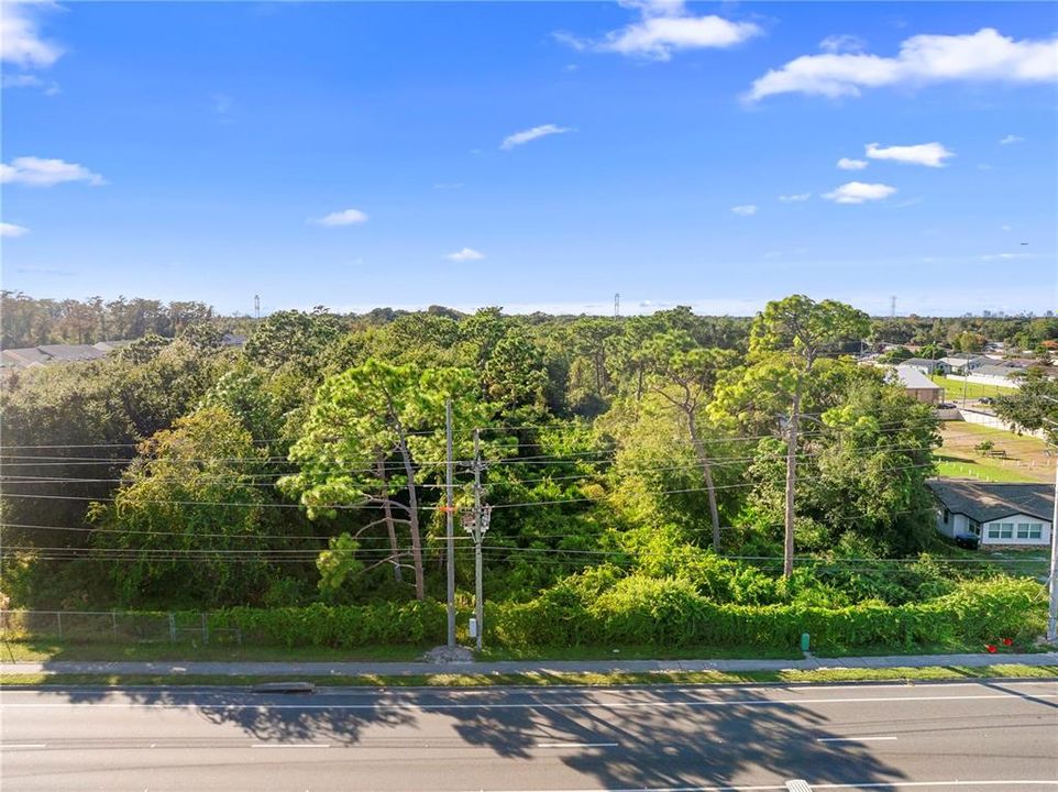 待售: $8,100,000 (9.02 acres)