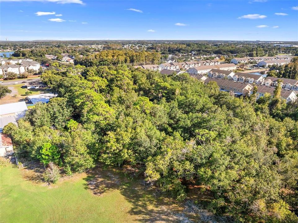 待售: $8,100,000 (9.02 acres)