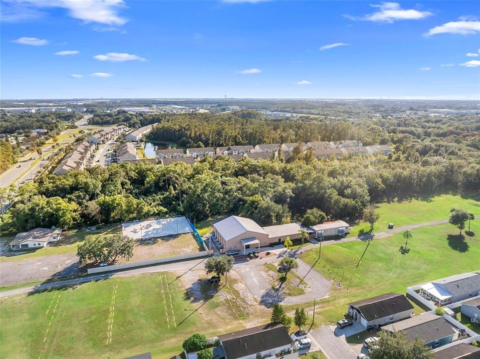 待售: $8,100,000 (9.02 acres)