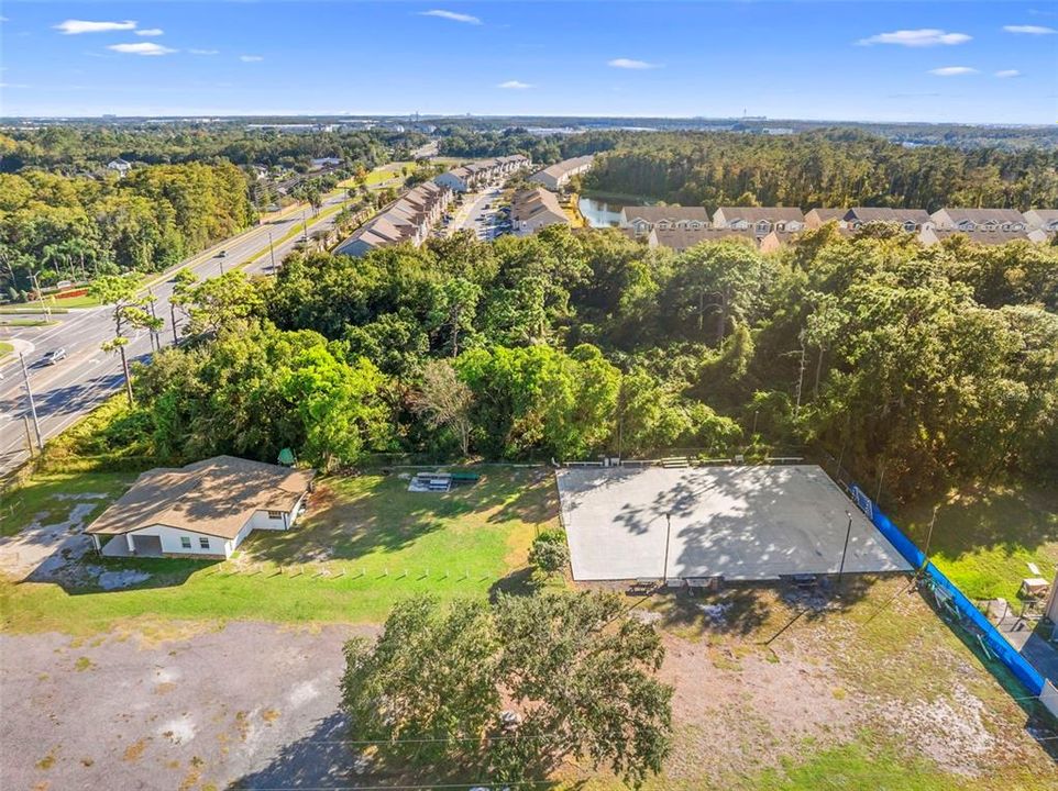 待售: $8,100,000 (9.02 acres)