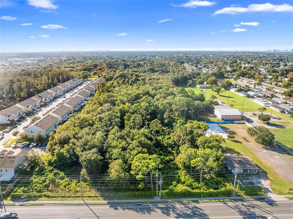 待售: $8,100,000 (9.02 acres)