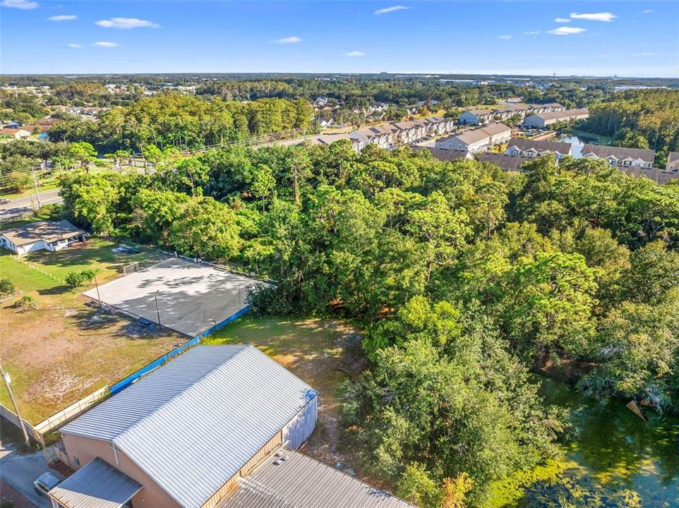 待售: $8,100,000 (9.02 acres)