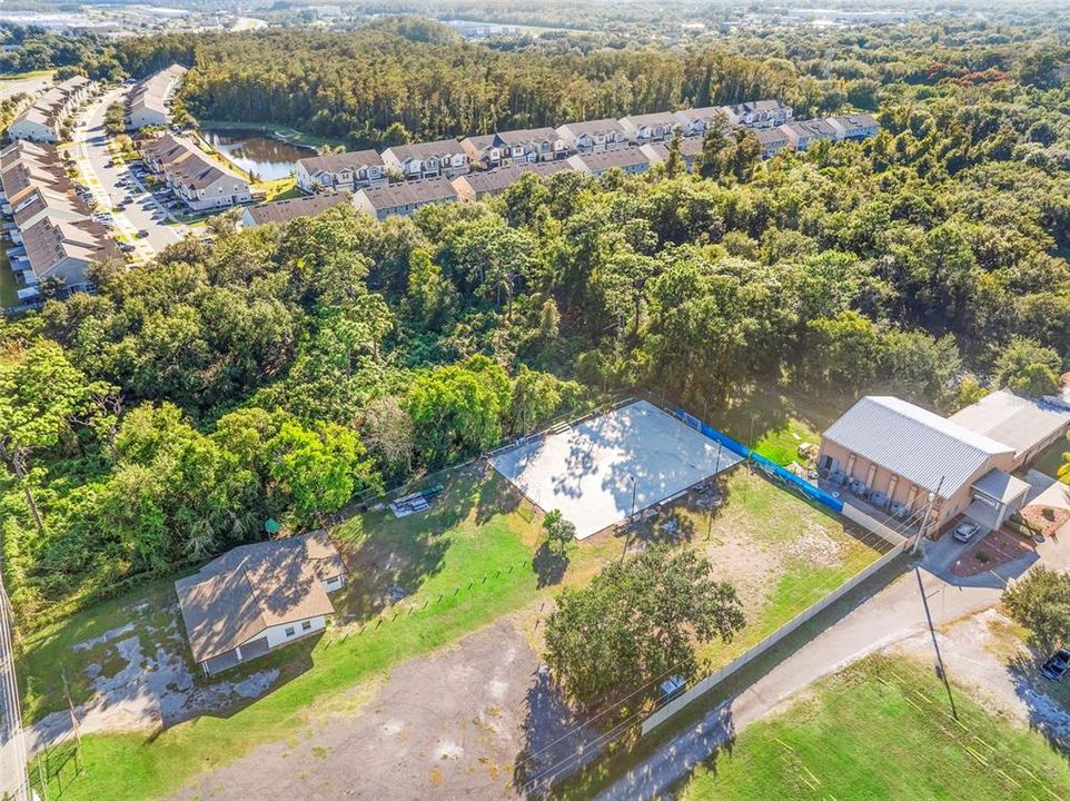 待售: $8,100,000 (9.02 acres)