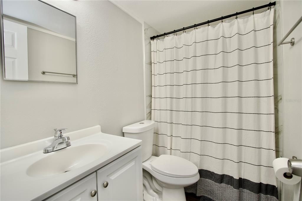 Active With Contract: $225,000 (3 beds, 2 baths, 924 Square Feet)