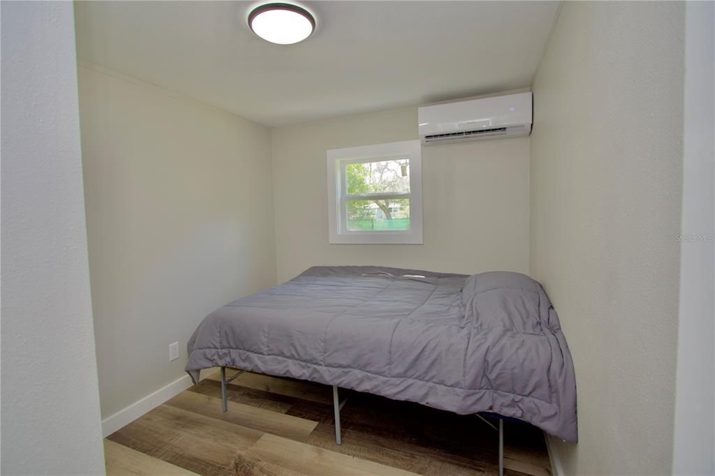 Active With Contract: $225,000 (3 beds, 2 baths, 924 Square Feet)