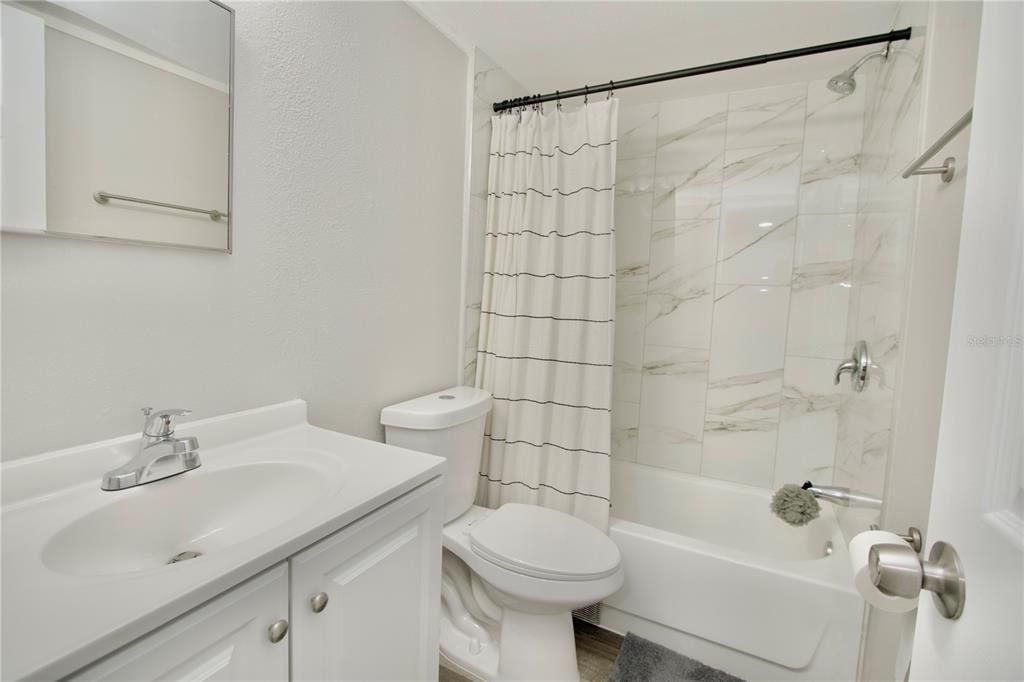 Active With Contract: $225,000 (3 beds, 2 baths, 924 Square Feet)