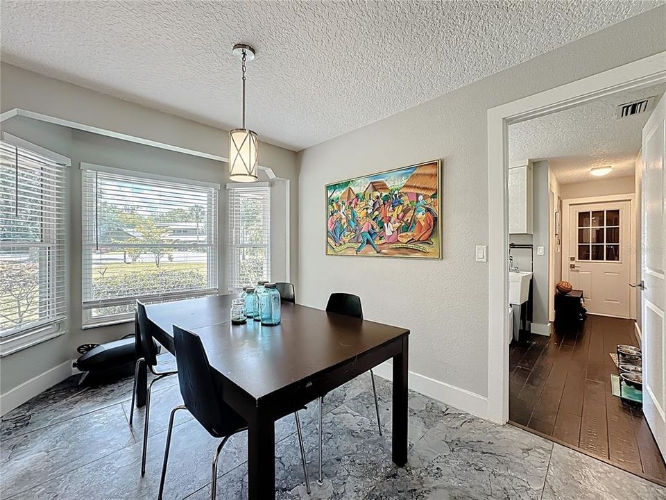 合同活跃: $800,000 (4 贝兹, 3 浴室, 3247 平方英尺)