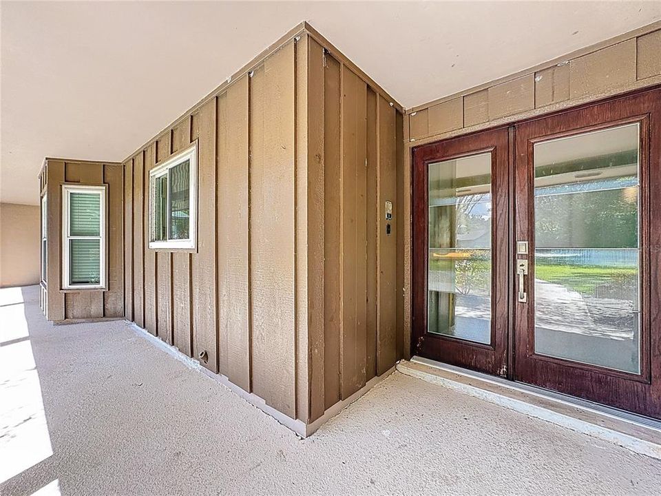 合同活跃: $800,000 (4 贝兹, 3 浴室, 3247 平方英尺)