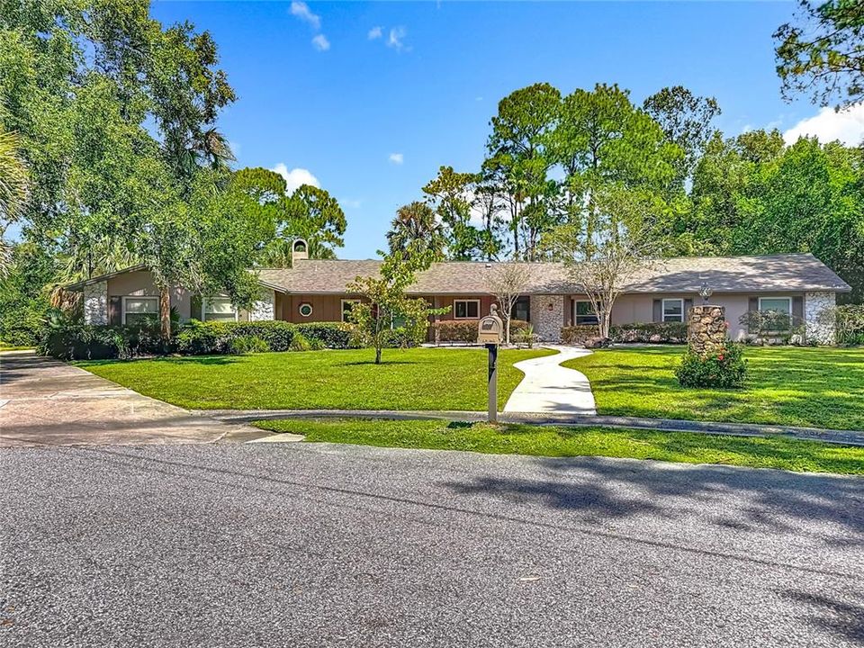 合同活跃: $800,000 (4 贝兹, 3 浴室, 3247 平方英尺)