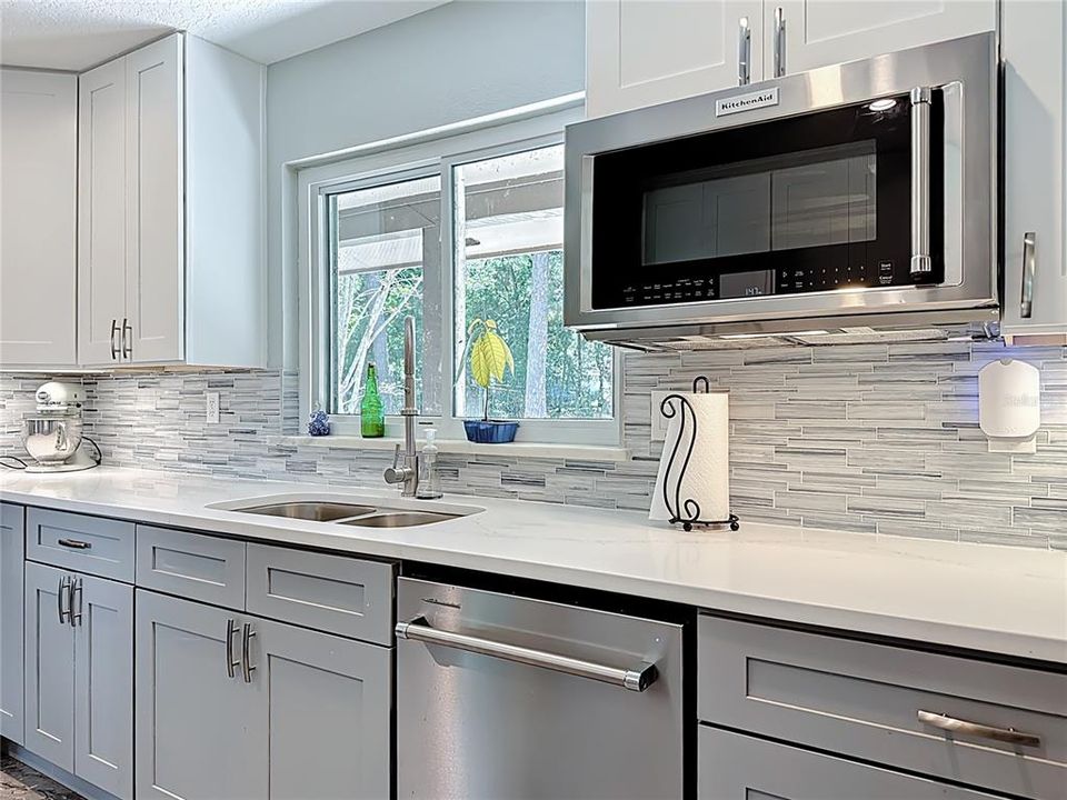 合同活跃: $800,000 (4 贝兹, 3 浴室, 3247 平方英尺)