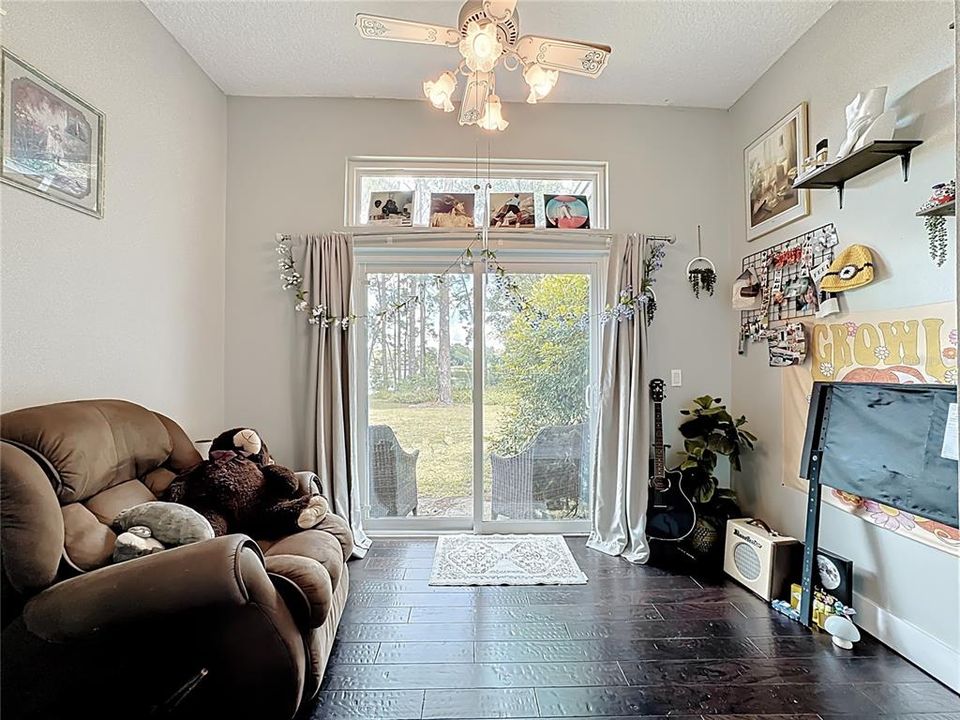 合同活跃: $800,000 (4 贝兹, 3 浴室, 3247 平方英尺)