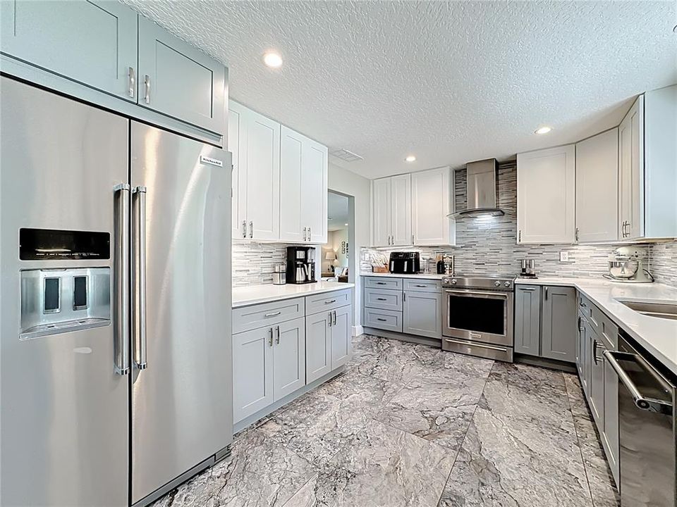 合同活跃: $800,000 (4 贝兹, 3 浴室, 3247 平方英尺)