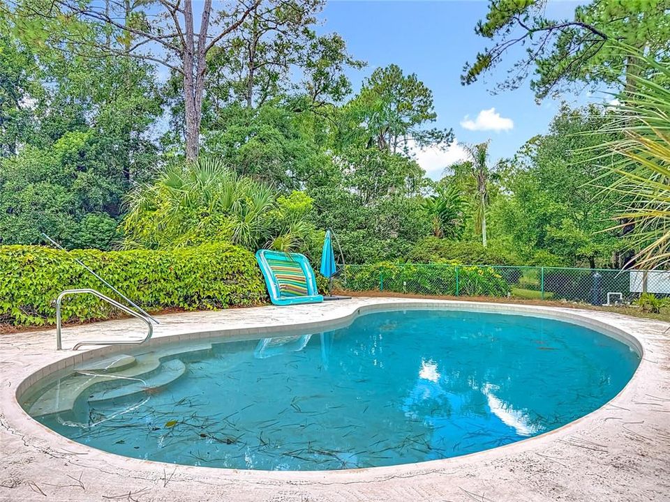 合同活跃: $800,000 (4 贝兹, 3 浴室, 3247 平方英尺)