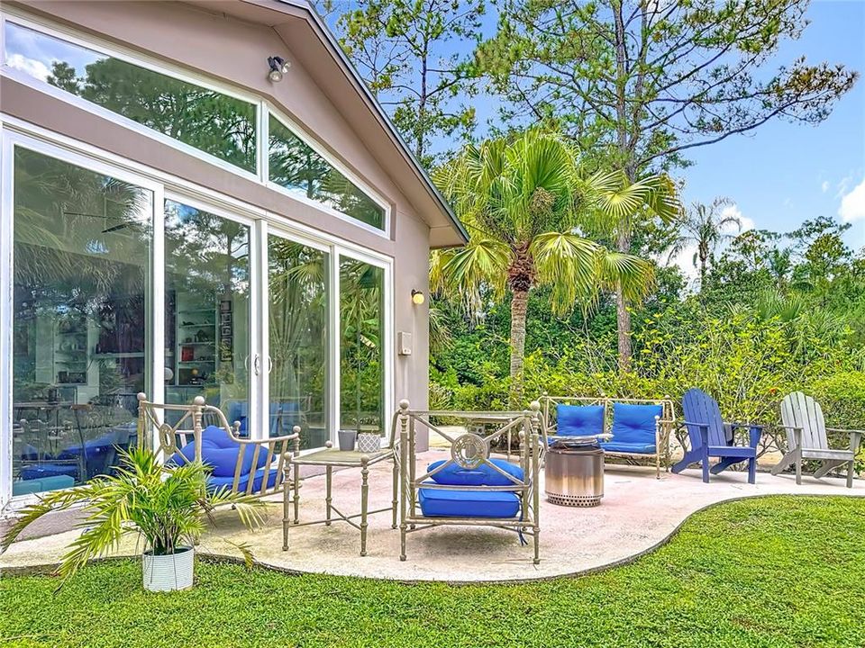 合同活跃: $800,000 (4 贝兹, 3 浴室, 3247 平方英尺)