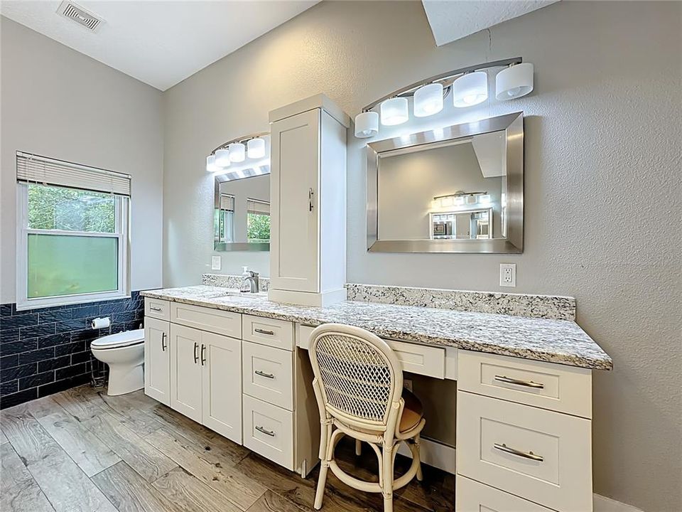 合同活跃: $800,000 (4 贝兹, 3 浴室, 3247 平方英尺)