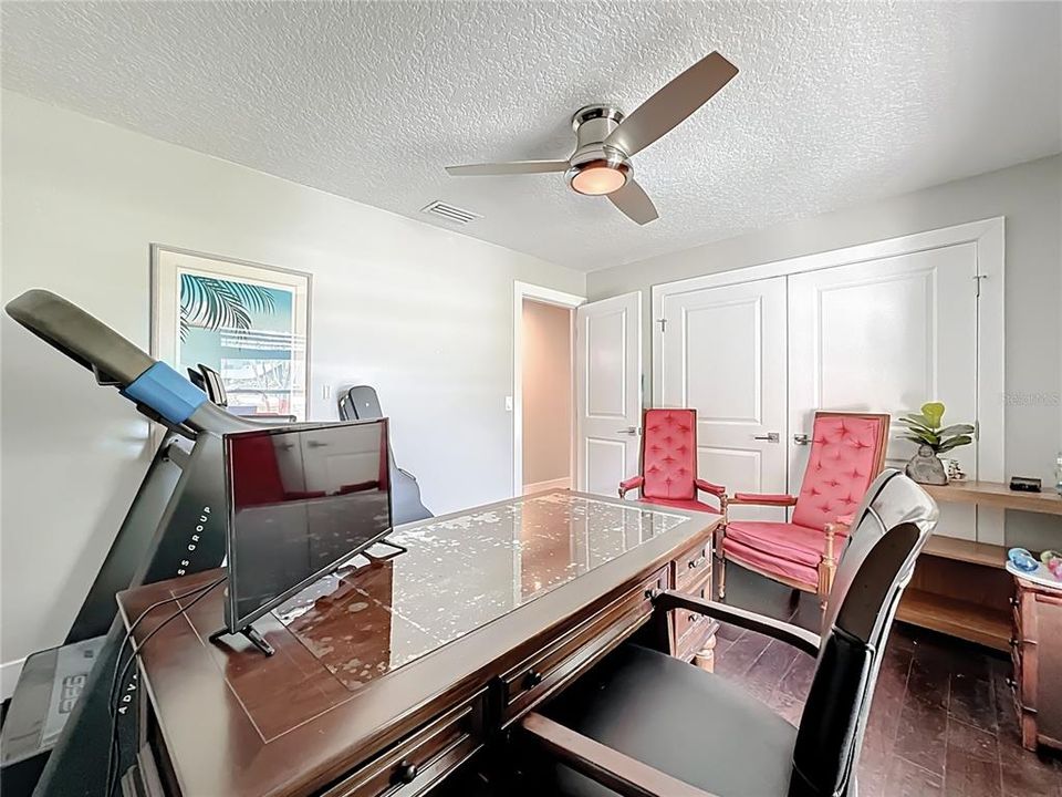 合同活跃: $800,000 (4 贝兹, 3 浴室, 3247 平方英尺)