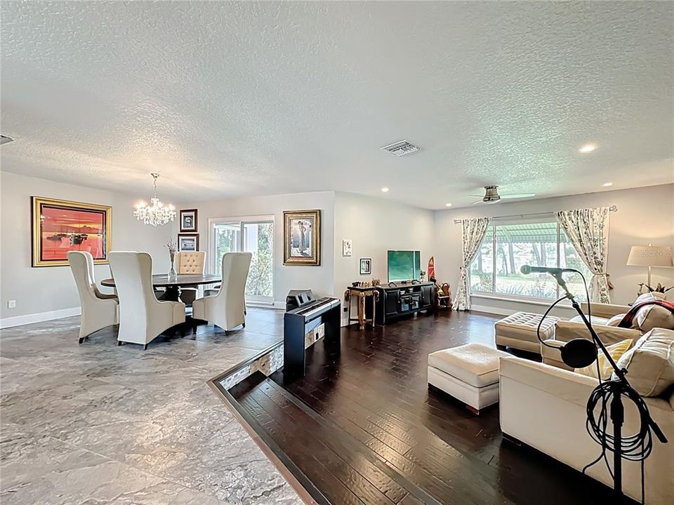 合同活跃: $800,000 (4 贝兹, 3 浴室, 3247 平方英尺)