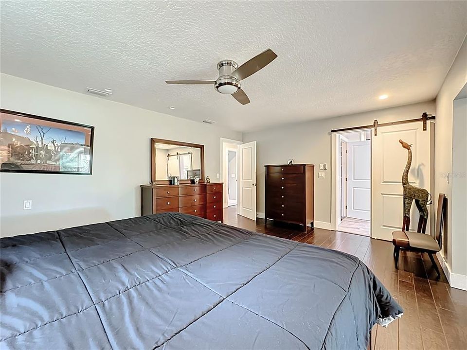 合同活跃: $800,000 (4 贝兹, 3 浴室, 3247 平方英尺)