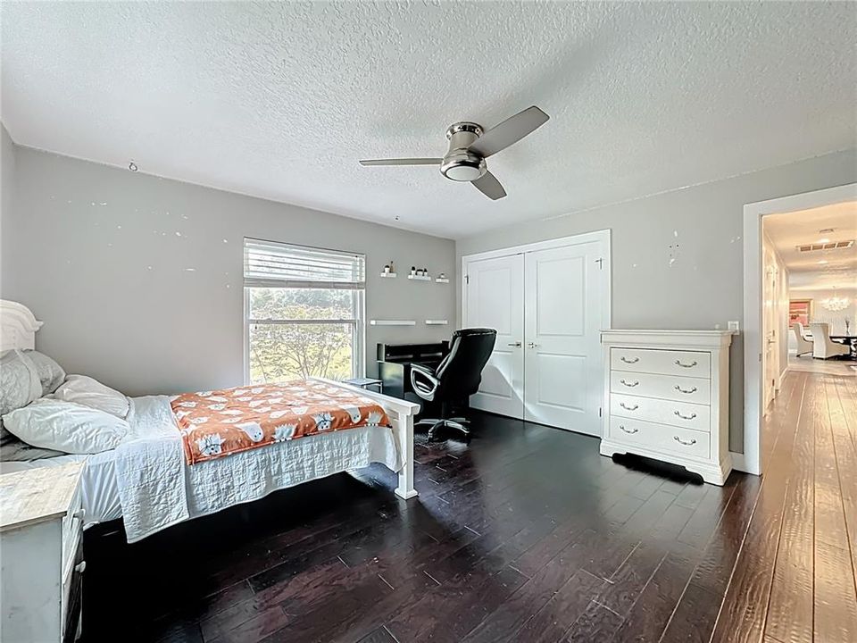 合同活跃: $800,000 (4 贝兹, 3 浴室, 3247 平方英尺)