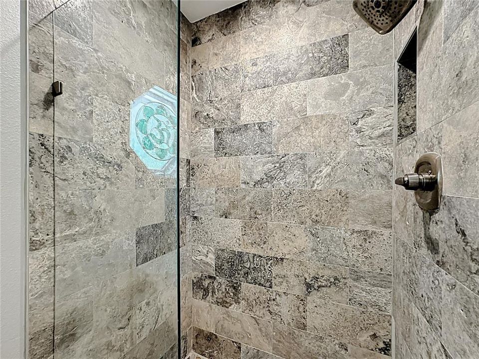 合同活跃: $800,000 (4 贝兹, 3 浴室, 3247 平方英尺)