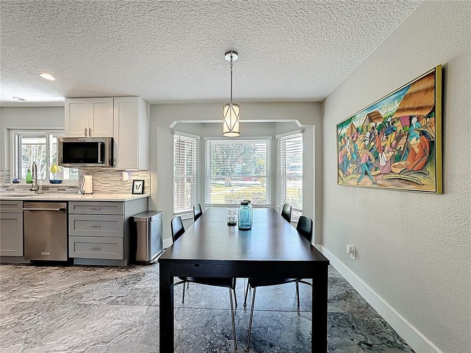 合同活跃: $800,000 (4 贝兹, 3 浴室, 3247 平方英尺)