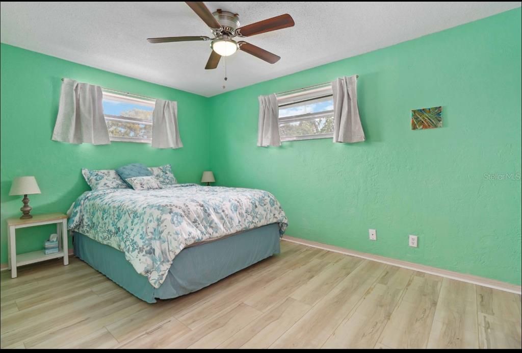 Activo con contrato: $299,000 (3 camas, 2 baños, 1329 Pies cuadrados)