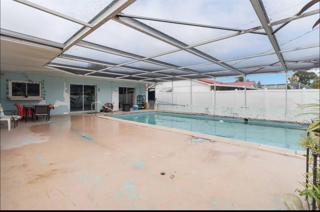 Activo con contrato: $299,000 (3 camas, 2 baños, 1329 Pies cuadrados)