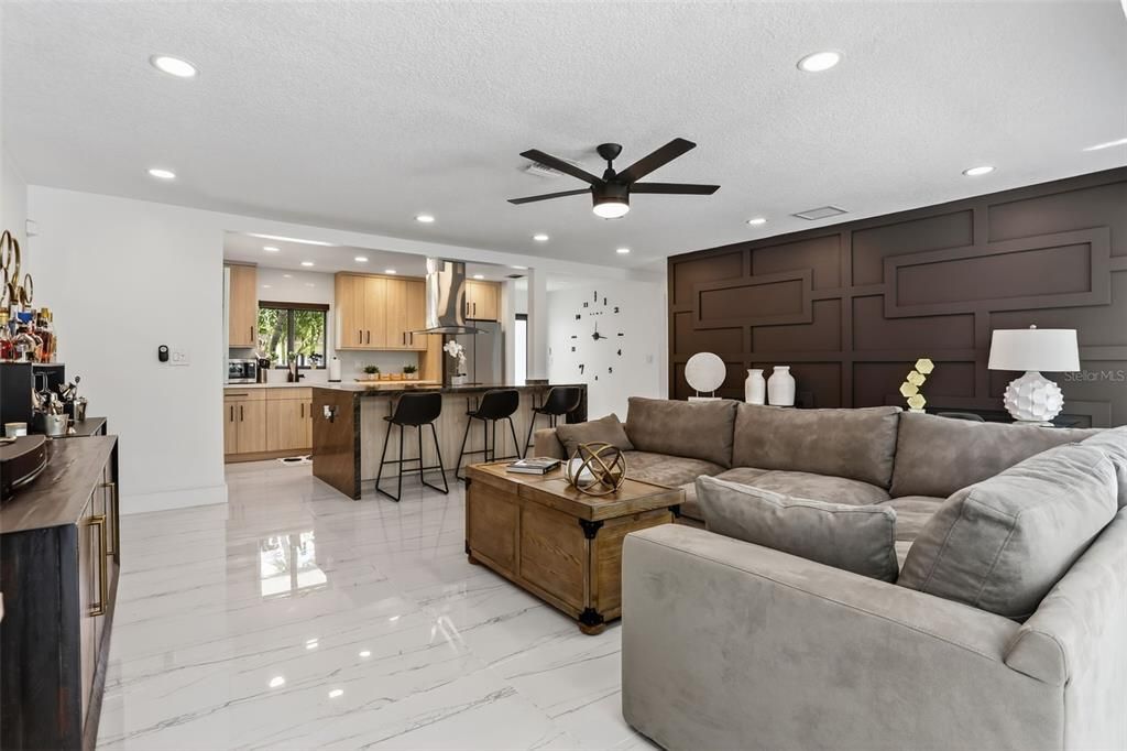 合同活跃: $899,900 (3 贝兹, 2 浴室, 1504 平方英尺)