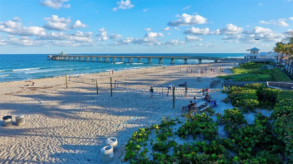 合同活跃: $899,900 (3 贝兹, 2 浴室, 1504 平方英尺)